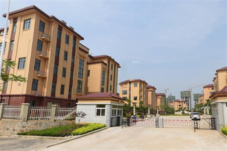 东坡小区套三出税浇筑房，随时看房3室2厅1卫84㎡